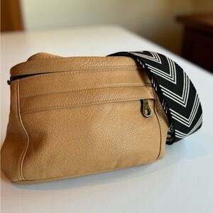 Parker Thatch Cross Your 💛 Sling